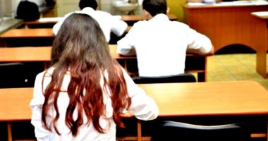 Stire din Cultură-Educație : O elevă a susținut ultima probă a bacalaureatului în spital. La primele două probe a leșinat în sala de examen