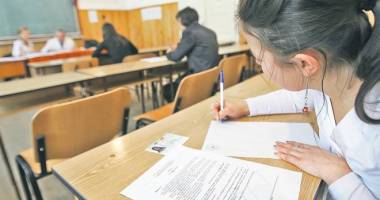 Stire din Cultură-Educație : Concurs de fizică și chimie pentru elevii din mediul rural