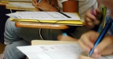 Stire din Cultură-Educație : Prins cu fițuici la a doua sesiune de bac