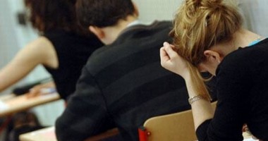 Stire din Diverse : Profesoară jefuită de o adolescentă! I-a furat portofelul chiar de pe catedră!