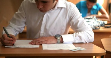 Stire din Politică-Administrație : Comisia de educație a adoptat proiectul privind introducerea Bacalaureatului profesional