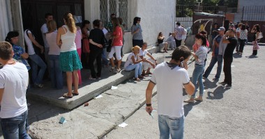 Stire din Cultură-Educație : Profesorii cercetați pentru fraudă la BAC 2013 au fost dați afară!