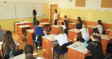 Stire din Cultură-Educație : Bacalaureat de toamnă. Astăzi, ultima probă scrisă