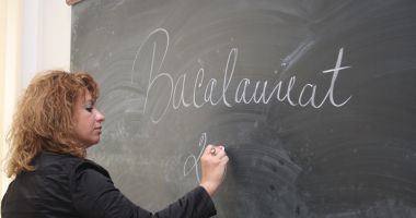 Stire din Cultură-Educație : Mâine încep probele de evaluare a competențelor la Bacalaureat