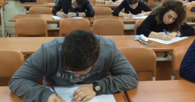 Stire din Cultură-Educație : ELEVI, ATENȚIE! IATĂ CALENDARUL BACALAUREATULUI, în sesiune specială