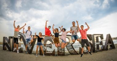 Stire din Social : BAC de 10. Elevii care obțin media 10 la bac intră gratuit la Untold și Neversea 2021