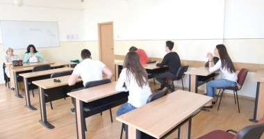 Stire din Cultură-Educație : Au început probele orale la sesiunea a doua de bacalaureat