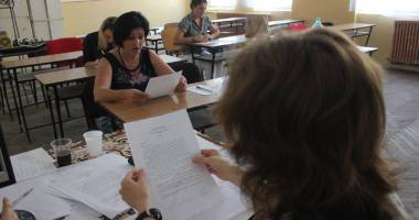 Stire din Cultură-Educație : Profesorii constănțeni fug de "tentația" Bacului: "Suspiciuni, bani puțini și răspundere mare"