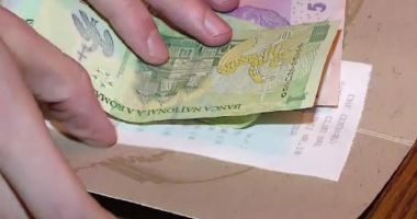 Stire din Economie : Bacșișul ar urma să fie inclus pe bonul fiscal, indiferent de modalitatea de încasare