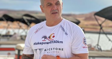 Stire din Sport : Mihai Badea a înotat 72 de ore în Dunăre pentru susținerea copiilor cu nevoi speciale