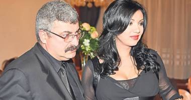 Stire din Monden : Se gândesc din nou la divorț. "Mi-am cumpărat copiii ca la piață"