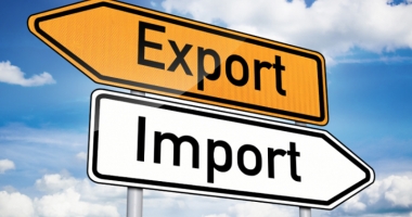Stire din Economie : Balanța comerțului exterior  se dezechilibrează continuu