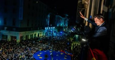 Stire din Politică-Administrație : Noaptea în care România a făcut istorie! Nicușor Dan a pornit cu 2 milioane de voturi mai puțin și a câștigat cu peste 6 milioane
