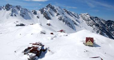 Stire din Eveniment : ISU va solicita MAI un elicopter pentru evacuarea turiștilor blocați la Bâlea Lac