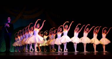 Stire din Cultură-Educație : Balerinii de la "Oleg Danovski", aplaudați în Moldova