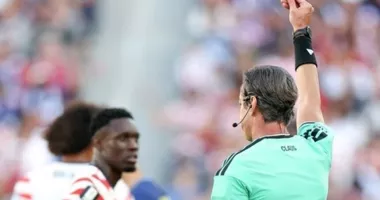 Scandal la Cupa Mondială. Un cartonaş roşu a fost anulat americanului Balogun, după intervenţia lui Donal Trump