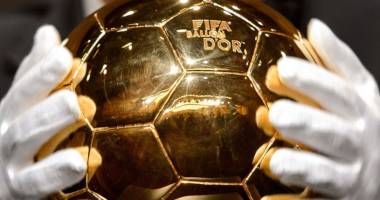 Stire din Sport Internațional : FIFA a dat publicității lista celor 23 de jucători nominalizați pentru Balonul de Aur. Real Madrid, ÎN TOP