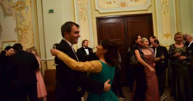 Vals, toalete elegante  și șampanie, la Balul Operei - 5