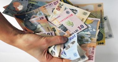 Stire din Economie : Guvernul a aprobat majorarea salariului minim brut la 3.000 lei. Cât va fi "netul" de la 1 ianuarie