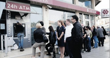 Stire din Actualitate : Băncile cipriote, acuzate  că au șters datorii  ale politicienilor