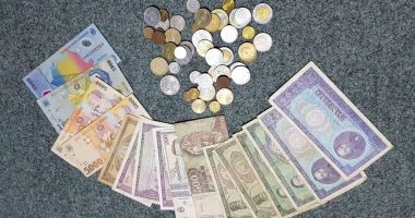 Stire din Eveniment : Români prinși când încercau să păcălească șoferii să le schimbe bancnote care nu mai erau valabile cu euro