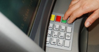 Stire din Eveniment : Infractorii au pus ochii pe un bancomat de la Casa de Cultură
