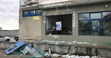 Bancomat, aruncat în aer. Hoții au plecat cu mâna goală pentru că aparatul nu era alimentat