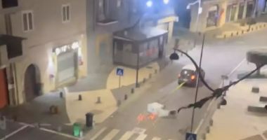 Stire din Actualitate : Furt ca-n filme. Hoții au legat un bancomat de o mașină și l-au târât pe străzi