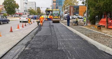 Stire din Social : Blocaj în trafic? Bandă suplimentară, pe bulevardul Mamaia, în zona Delfinariu