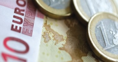 Stire din Economie : Deficit bugetar de 3,7% din PIB pentru România anul viitor