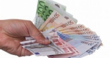 Stire din Social : Taxă nouă pentru românii din Italia. Vezi cât va costa eliberarea permisului de ședere