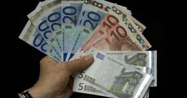 Un raport al unei bănci elvețiene arată că milionarii români au pierdut cei mai mulți bani în urma crizei