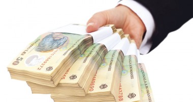 Stire din Economie : Salariu net al directorului general de la Electrica Distribuție Muntenia Nord SA = 18.000 lei