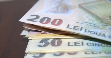 Stire din Social : SUNTEM OBLIGAȚI SĂ NE PLĂTIM SINGURI CONTRIBUȚIA CAS ȘI CASS? Lămuriri clare în acest sens