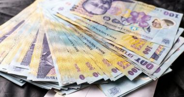 Stire din Economie : Bugetarii ale căror salarii cresc și cu 50%, de la 1 iulie. Parlamentul a aprobat majorările