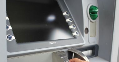 Stire din Eveniment : Condamnată la un an și nouă luni de închisoare pentru că a scos bani de pe cardul soacrei și a falsificat chitanțele