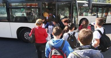 Stire din Politică-Administrație : Vești bune ! Guvernul a alocat mai mulți bani pentru transportul elevilor