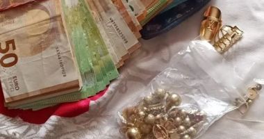Stire din Eveniment : Peste 100.000 de euro și mai multe bijuterii au fost furate din cabinetul unui medic, chiar de asistenta sa