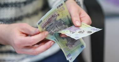 Euro cedează din nou în fața leului