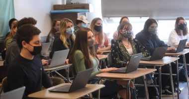 Stire din Cultură-Educație : Granturi de 200.000 euro pentru 2.500 de unități, în vederea combaterii abandonului școlar