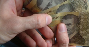 Stire din Eveniment : Au JEFUIT o pensionară, dându-se drept angajați ai ENEL