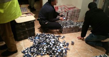 GALERIE FOTO / Jumătate de milion de lei, îngropat în curtea unor contrabandiști de țigări - 2