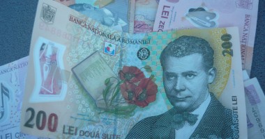 Stire din Economie : La cât au ajuns restanțele firmelor și populației la bănci