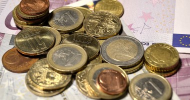 Stire din Actualitate : Lituania vrea să adere la euro în 2015