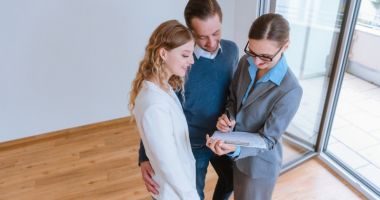 Stire din Actualitate : Bani pentru tineri, timp de doi ani, lunar, ca să plece de la părinți și să-și închirieze locuințe