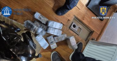 Stire din Eveniment : Horaţiu Potra, despre banii găsiţi în locuinţa sa: "Nu mă obligă nimeni să-mi ţin banii în bancă"