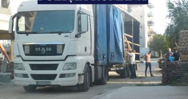Stire din Eveniment : Bănuiți de infracțiuni economice, reținuți de polițiști