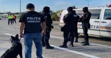 Stire din Eveniment : Bărbat înarmat prins pe autostrada A1 înainte să îşi ucidă soţia şi socrii