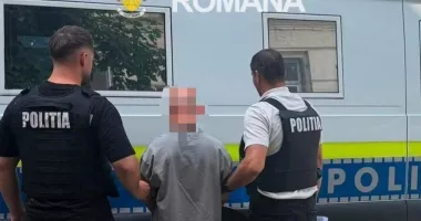 Polițiștii au pus mâna pe un urmărit internațional. Ce acuzații grave îi aduc austriecii