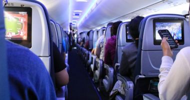 Stire din Eveniment : Bărbat cercetat după ce a refuzat să-şi pună centura de siguranţă într-un avion